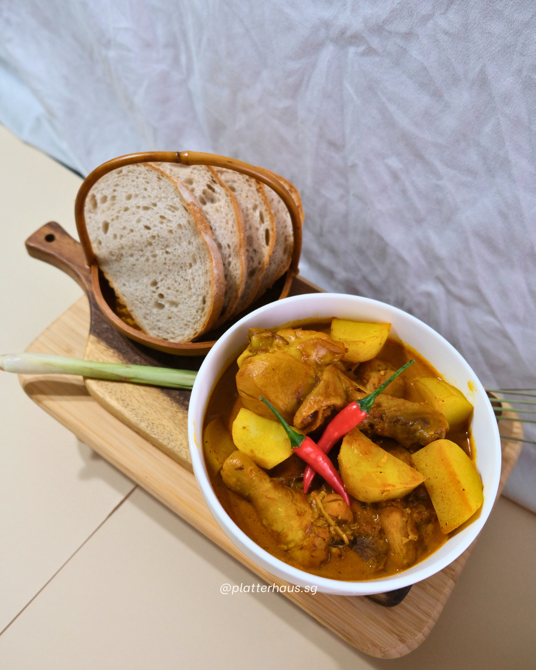 Curry Chicken with Russet Potatoes (Mild Spicy)